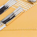 Carica l&#39;immagine nel visualizzatore di Gallery, Tovaglia Vera giallo corn in cotone artigianale del brand Guri i Zi, design elegante e sostenibile
